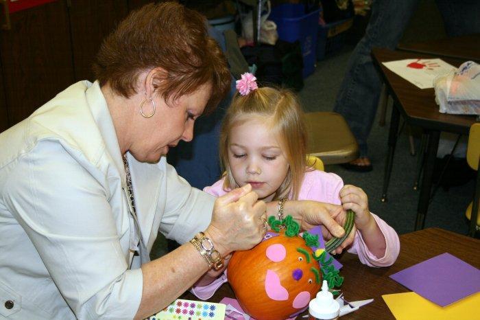 linda_tegeler_and_granddaughter_kelcie_lambrecht.jpg